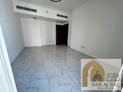 شقة غرفتين وصالة للإيجار السنوي في المجاز 3، الشارقة-2حمام-تكييف مركزى-بلكون-خزائن حائط-جيم-مسبح-باركن-