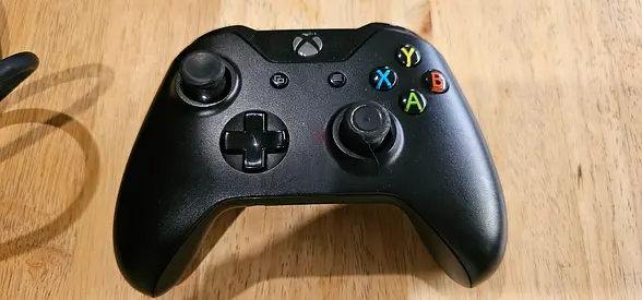 Xbox One with Controller, FINAL PRICE 300AED