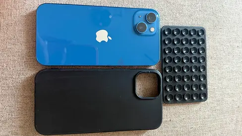 Blue iPhone 13 (back + case) - Good condition
