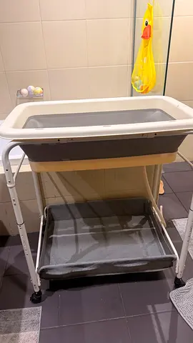 Bathtub for newborns with stand and changing station.