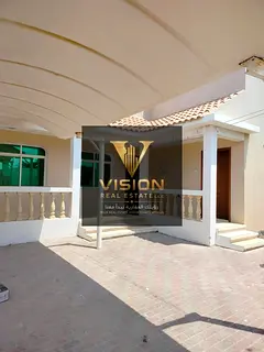 A great opportunity to rent a traditional Arabic house featuring 3 bedrooms, a large majlis with a p