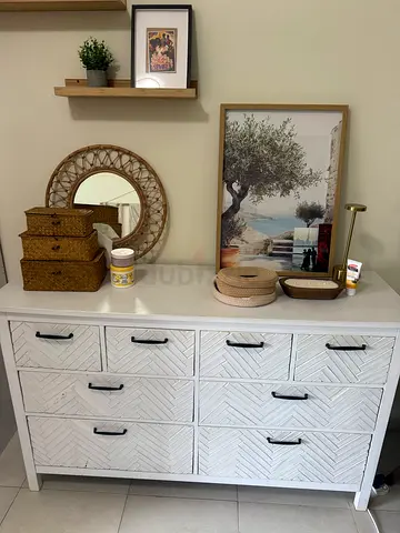 White cabinet/dressoir