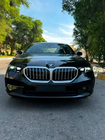 2027 BMW 5-SERIES thumbnail 5