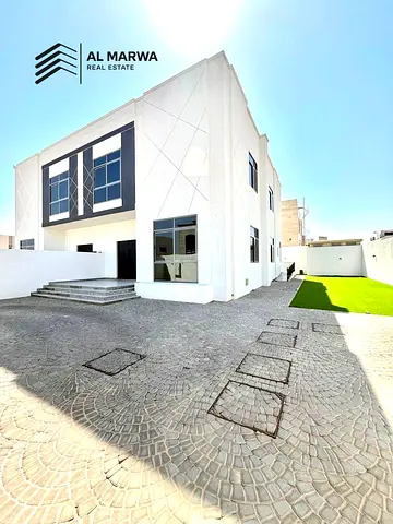 Luxury independent villa best location good price