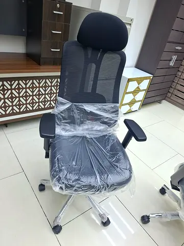 Ergonomic Mesh Office Chair with Headrest - Like New