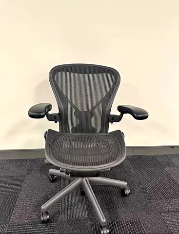 Selling herman miller Aeron chair.good condition only little use
