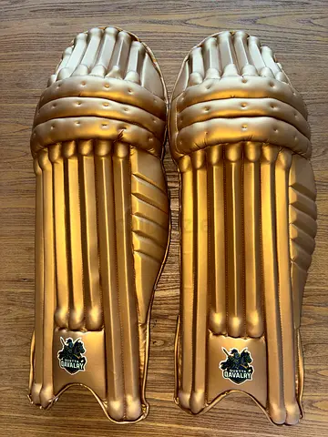 Cricket batting pads Gold (Men’s RH)