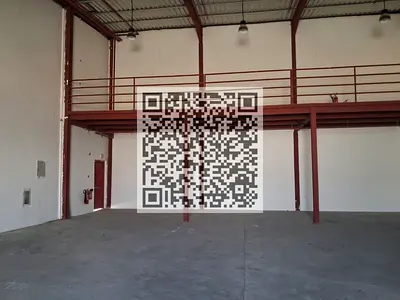 🏭 مستودع للإيجار بمساحة 2600 قدم مربع في أم الثوب، أم القيوين | مع طابق ميزانين | موقع متميز | جاهز للاستلام الفوري