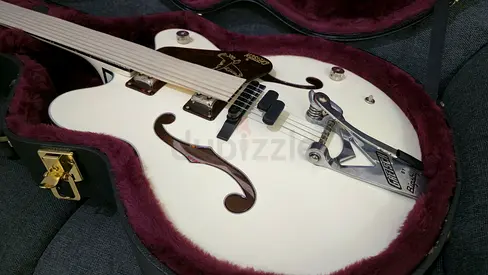 Gretsch G6636T-RF Richard Fortus Signature Falcon Electric Guitar w/Bigsby, Vintage White