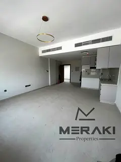 Studio for annual rent in Kentia Tower – first occupant, includes private parking.