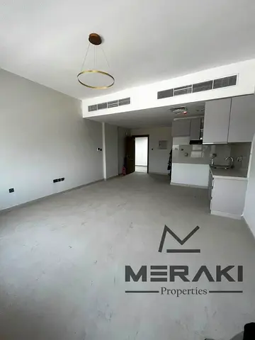 استوديو للايجار  السنوي برج كينتيا اول ساكن مع باركن