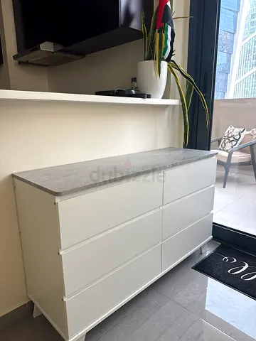 Chest of drawers