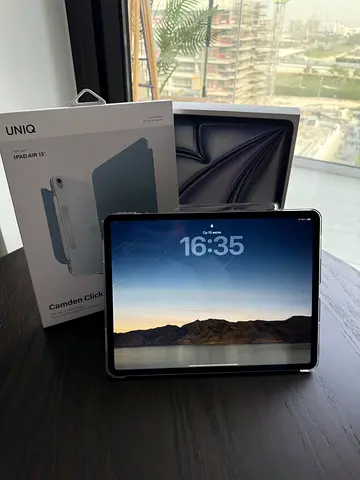 Apple iPad Air 13 M4 128GB + UNIQ Case (New)