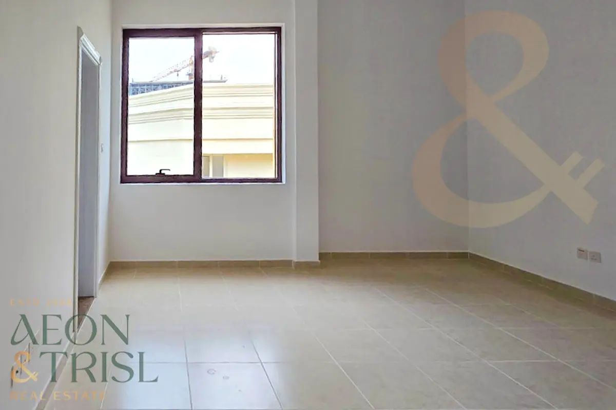Brand New Upgraded huge 4 BHK maid