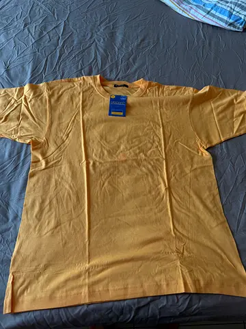 Yellow short-sleeve t-shirt, size M