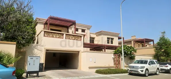 Villa 6 BHK
