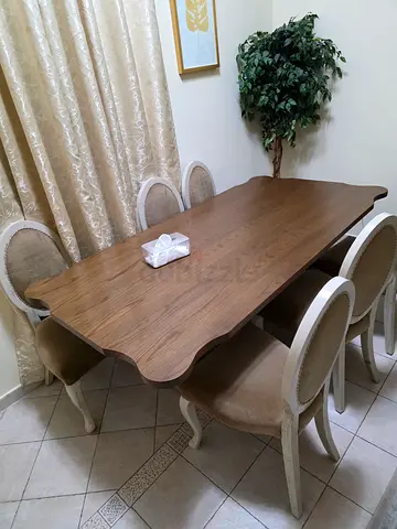 Wooden Dining Table with 6 Upholstered Chairs - Classic Design