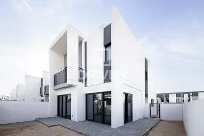 Modern Layout | Community View | Tenanted