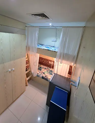 Big Partition room at very near to insurance market metro