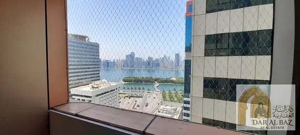اجمل شقه غرفتين  للايجار السنوى بالمجاز 1 اطلاله بحريه تكييف مركزى مع خزائن حائط وغرفه استور جميع الغرف ماستر موقع مميز قريب من جميع الخدمات