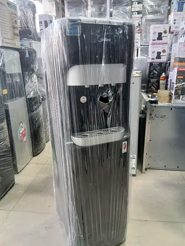 Bottom load water dispenser