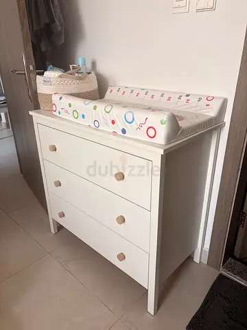 White baby changing table dresser - excellent condition