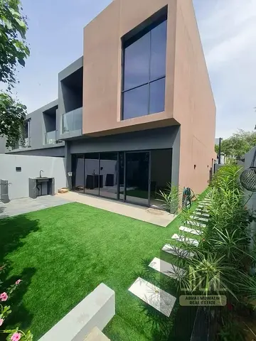 Levish Design 3BR Corner Townhouse Modern Specious in Gated Community with all Amenities