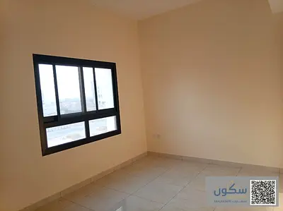 غرفتين وصالة اول ساكن مساحة كبيرة مع بلكونة  و3 حمامات على شارع محمد بن زايد