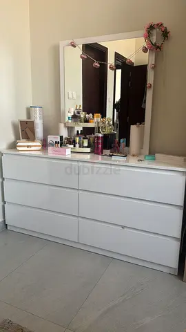 White 6-drawer Dresser with Mirror - Good Condition