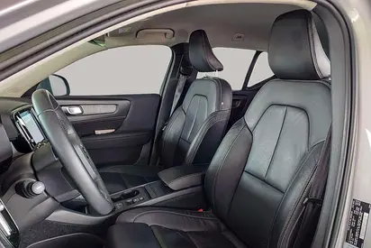 2023 Volvo XC40 — миниатюра 11
