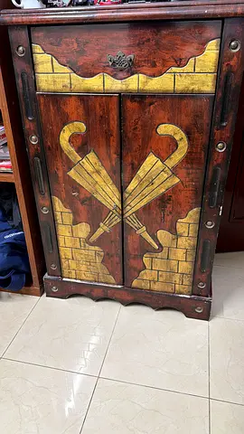 FREE SHOE CABINET
