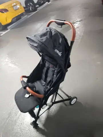 Lightweight Moon stroller in black with tan handle - used