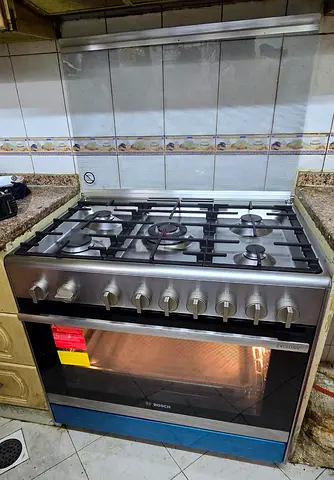 Bosch 5-Burner Gas Cooker with Oven - Good Working Sam like new condition 90cm