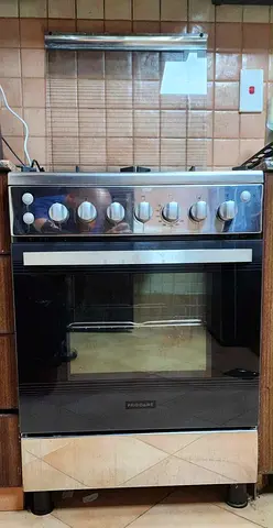 Gas cookware with Oven- Branded Frigidaire