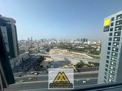 شقة غرفتين وصالة للإيجار في سيتي تاور النعيمية 3 بإطلالة مفتوحة وباركن مجاني وقريبة من جميع الخدمات