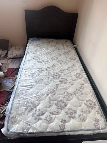 Bed with mattress - single