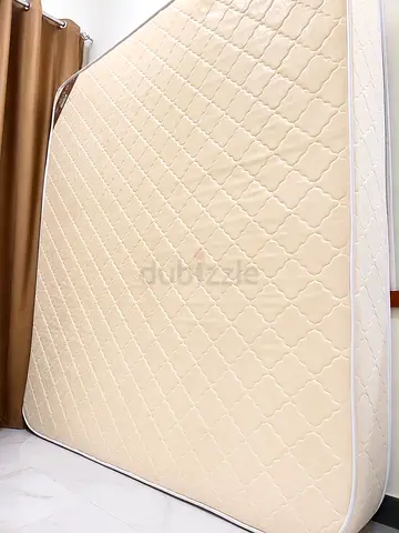 Super King Mattress (200 cm x 200 cm x 25 cm) -Great Condition!