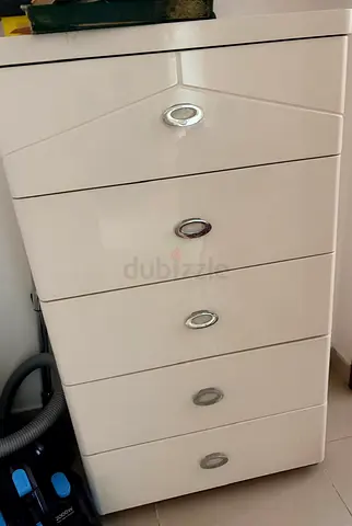 White 5-Drawer Tall Chest of Drawers – Good Condition