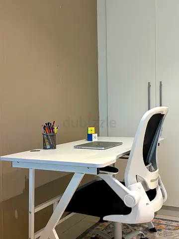 Desktop computer desk