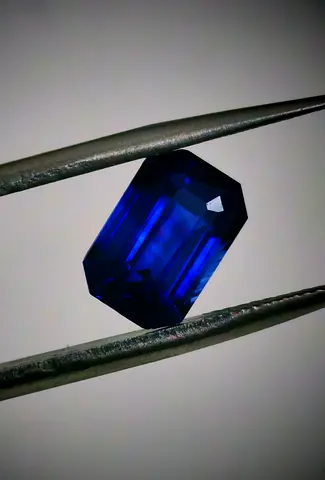 Royal Blue Sapphire (Sri Lanka)