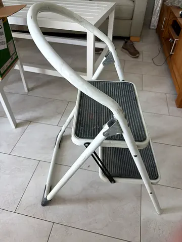Foldable 2 step ladder