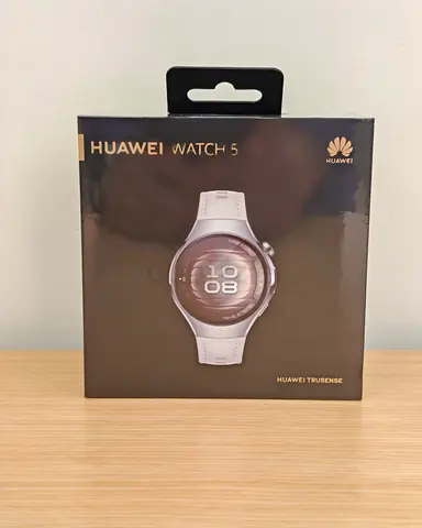 ✨ Elevate your everyday style with the HUAWEI WATCH 5 (41mm) – White