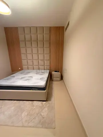 King bed set with mattress — beige, excellent condition Description: Olympus
Mattress 180x200/ firm