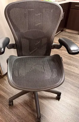 Selling herman miller Aeron chair.good condition only little use