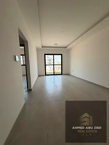 أول ساكن __ بناية جديدة __ غرفة وصالة للإيجار السنوي في الجرف 3 عجمان __ 2 حمام __ بلكونة __ نظام دخول بالكارد __ قريب من السوق الصيني __ وفزعة--