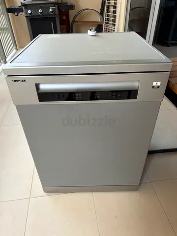 Toshiba freestanding dishwasher in silver - good working condition