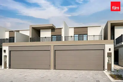 Close to Amenities Single Row 3 Beds Aura Gardens