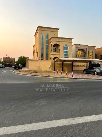 فيلا سكني تجاري للإيجار في المويهات 1 | كورنر | 5000 قدم² | 8 غرف ماستر | طابقين وروف | 3 مطابخ مودرن | إيجار 160 ألف