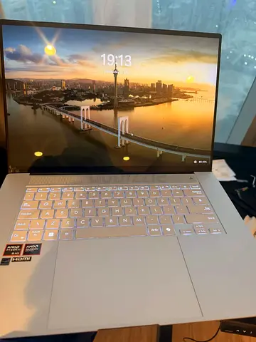 ASUS Zenbook S16 — Ryzen AI 9 HX 370, 32GB RAM, 1TB SSD | Cracked Screen