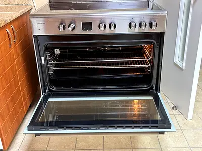 Daewoo 90x60 full electric cooking range neat and clean 5 burners